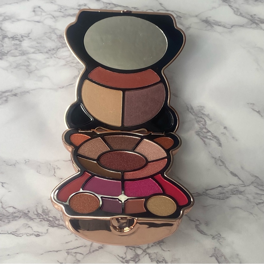 I Heart Revolution Teddy Bear Eyeshadow Palette Rosie - Picture 9 of 16